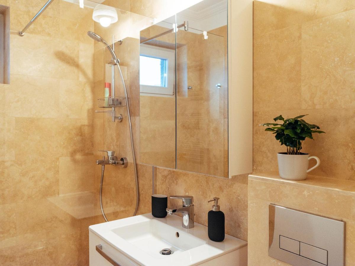 Luxurious And Cosy - Dristor